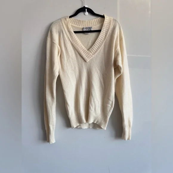Vintage I. Magnin Cream Ivory Cashmere V Neck Knit Elegant Sweater - Picture 1 of 4